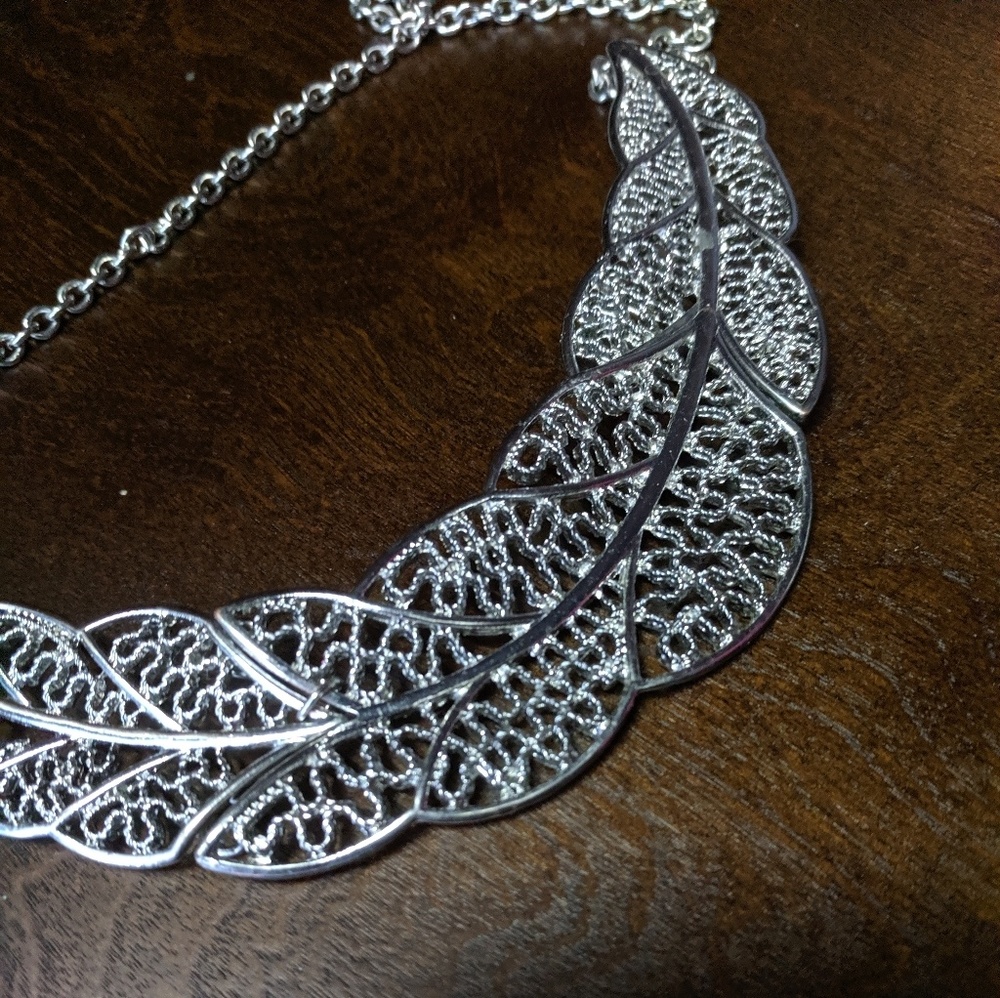 Leaf bib necklace (3 for $10)